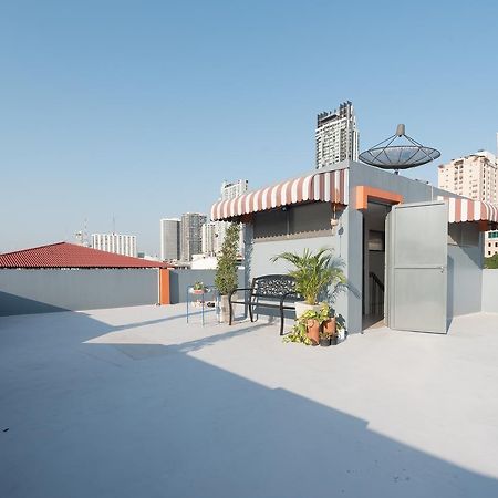 Baansu Hostel Бангкок Екстер'єр фото