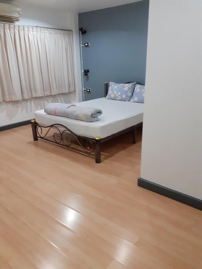 Baansu Hostel Бангкок Екстер'єр фото