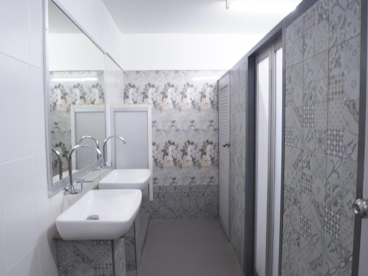Baansu Hostel Бангкок Екстер'єр фото