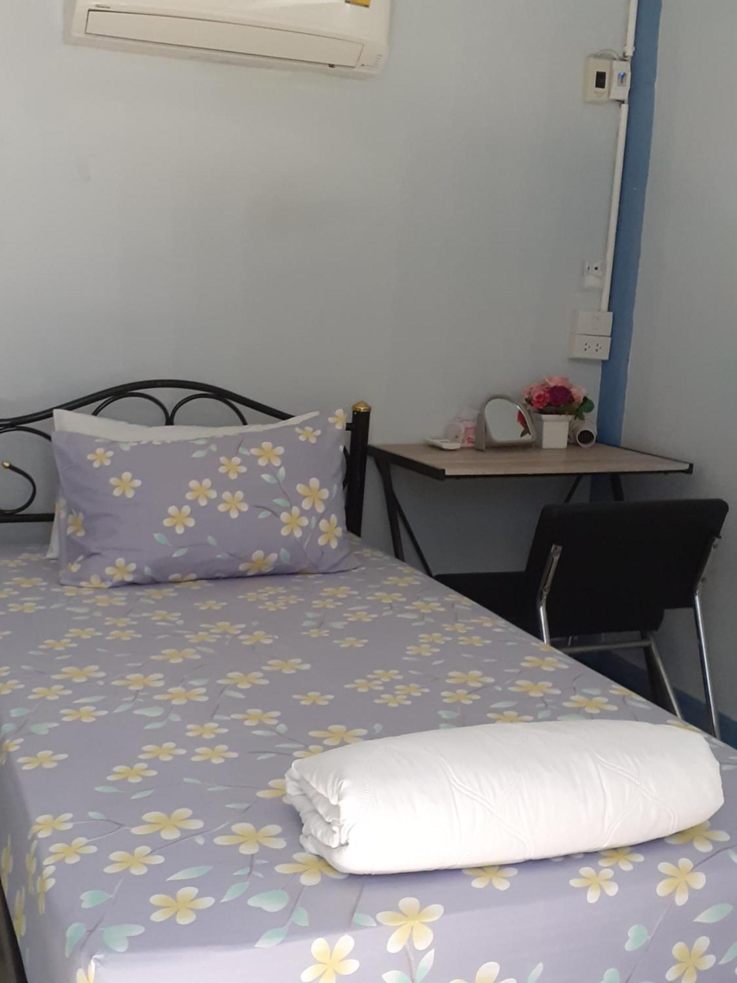 Baansu Hostel Бангкок Екстер'єр фото